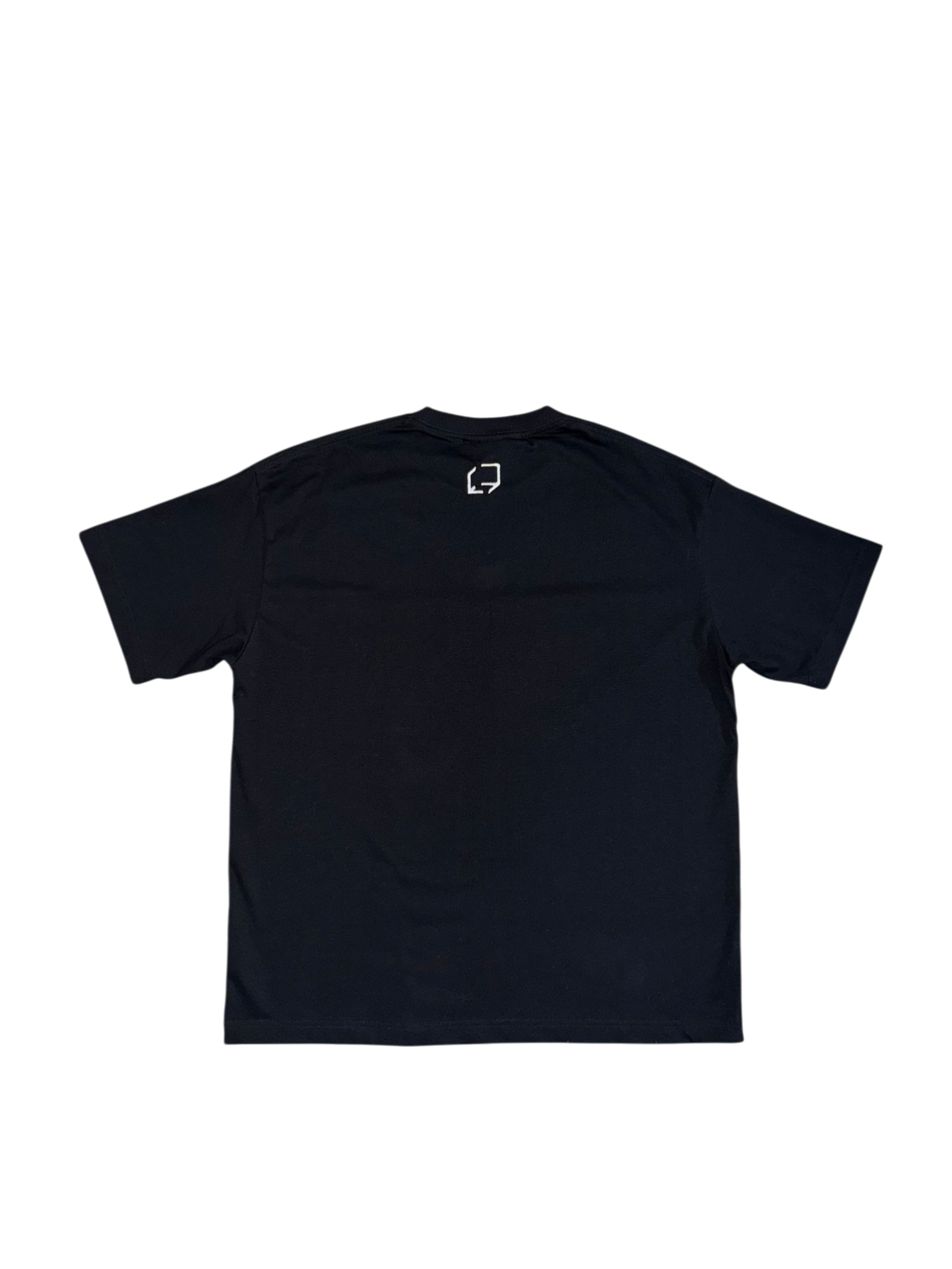 T-shirt nera oversize minimal con logo ricamato | Enigma - Enigmavdm